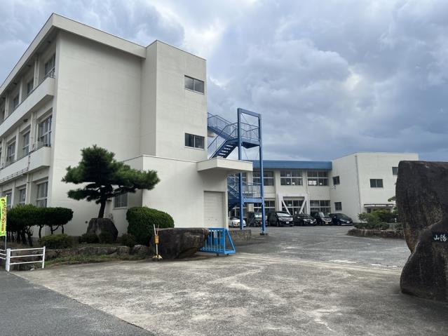 小学校　赤磐市立山陽小学校（小学校）まで883m