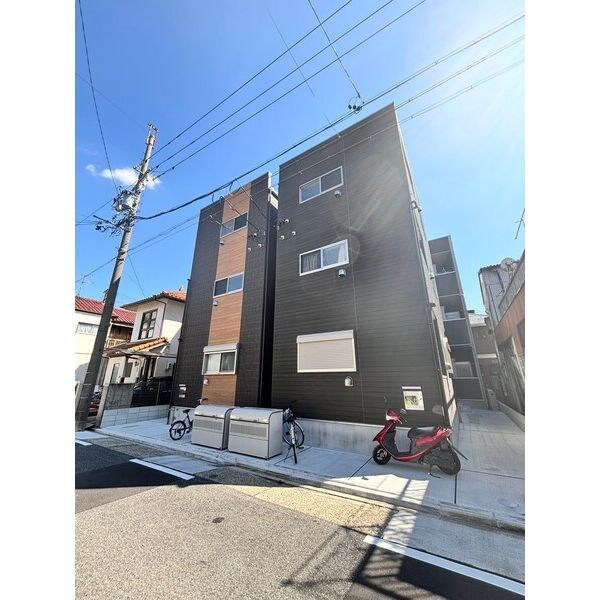 建物外観　外観　オートロック付　宅配ＢＯＸ有り