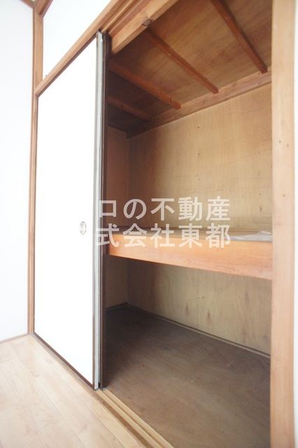 収納　押入れタイプは奥行がある収納力！