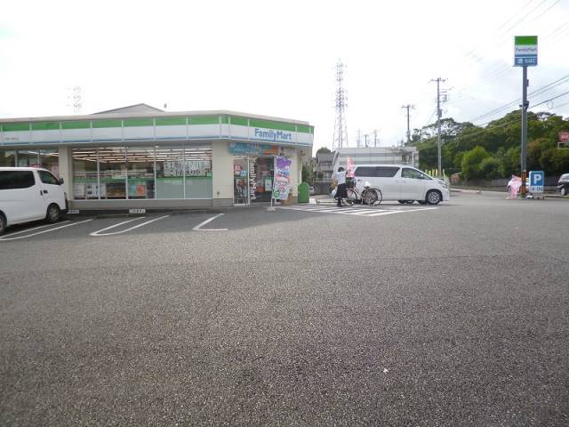 コンビニ　ファミリーマート（コンビニ）まで429m