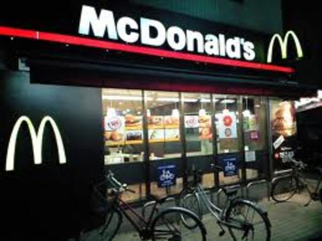 飲食店　マクドナルド学芸大店（飲食店）まで923m