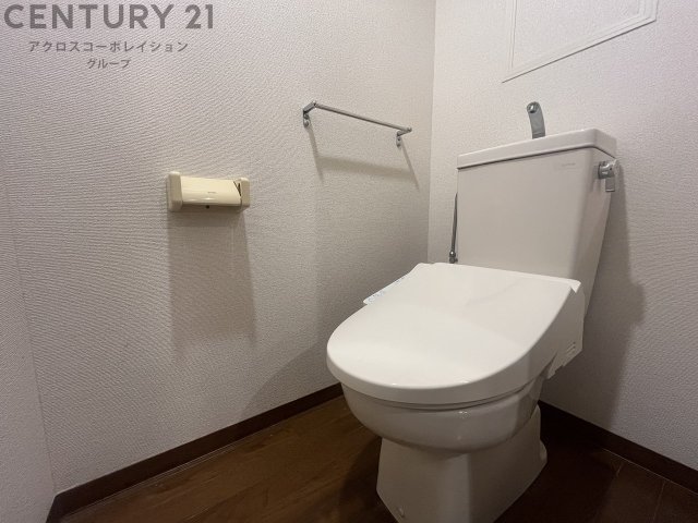 トイレ　温水洗浄便座付きのトイレです♪