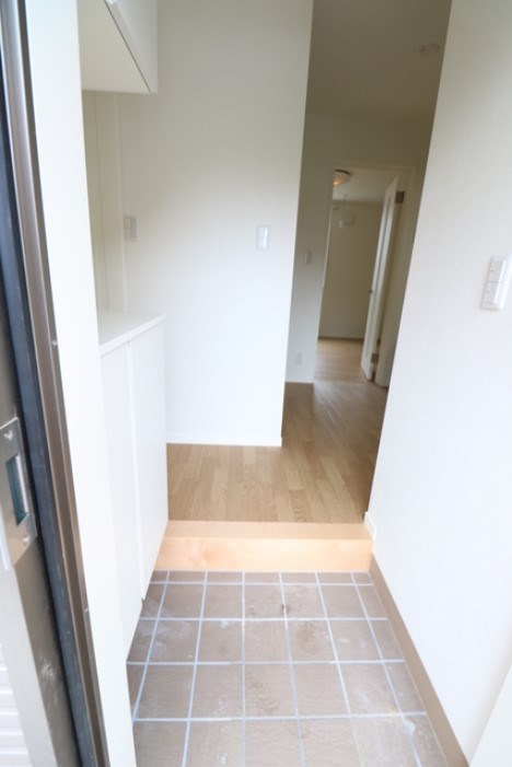 玄関　※別部屋参考写真