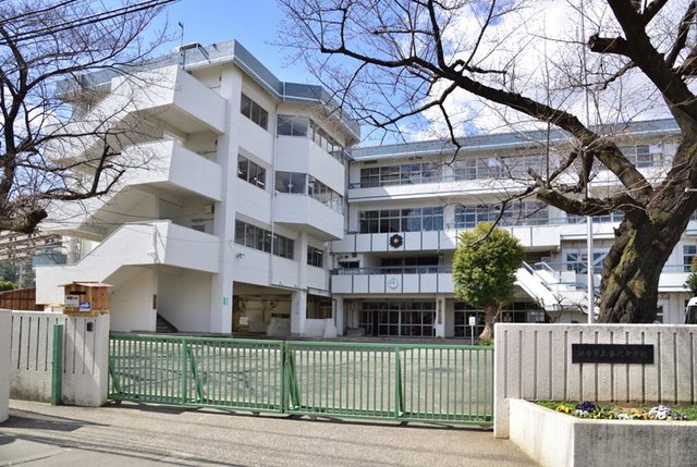 中学校　調布市立第六中学校（中学校）まで574m