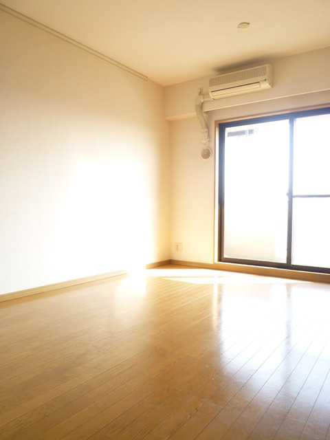 居室・リビング　参考写真（同建物別部屋のものです）