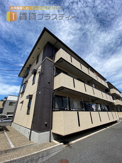 建物外観　日当たりは心配ありません。お布団もしっかり干せそうですね。