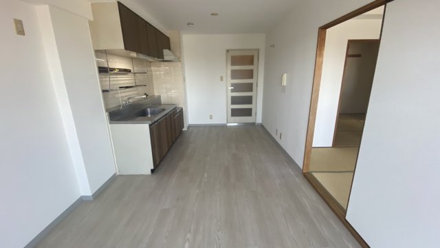 居室・リビング　この写真は同マンションの他のお部屋のものです
