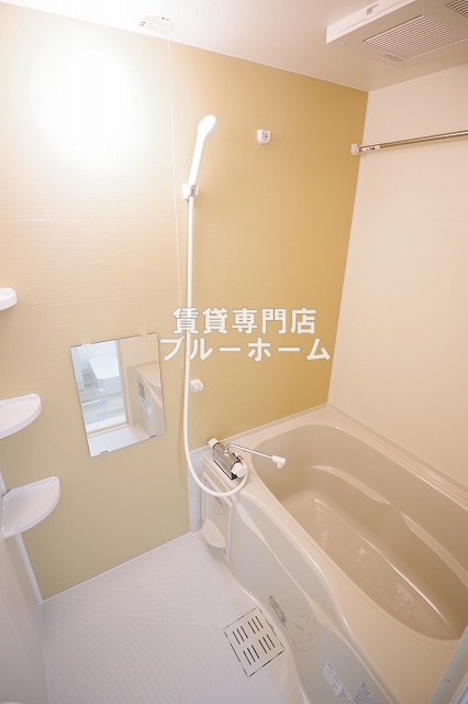 バス・シャワールーム　お風呂は浴室乾燥機付き！