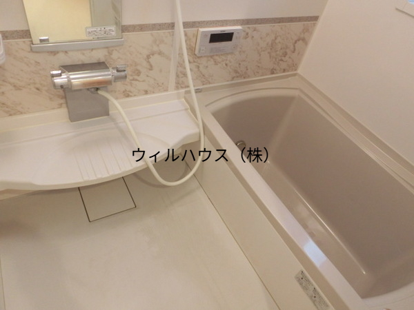 バス・シャワールーム　広い浴槽！追い焚き機能付き！