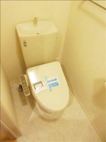 トイレ　ウォシュレット完備のトイレです。