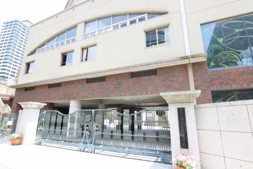 中学校　神戸市立神戸生田中学校（中学校）まで357m