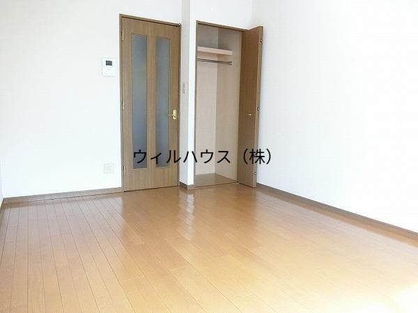 居室・リビング　広々とした洋室！