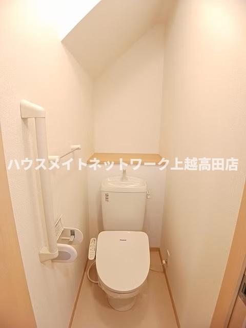 トイレ　温水洗浄暖房便座