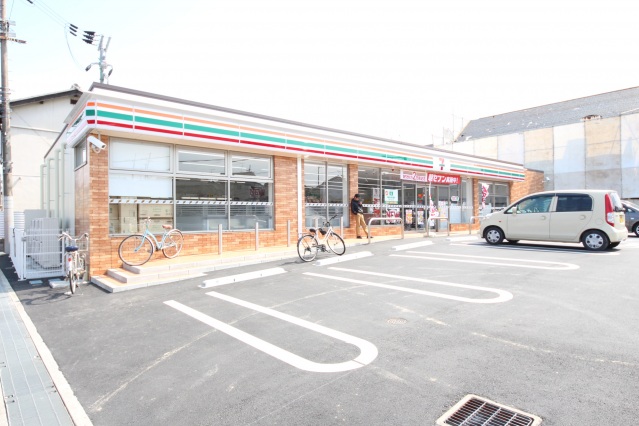 コンビニ　セブンイレブン橿原西池尻町店（コンビニ）まで1015m