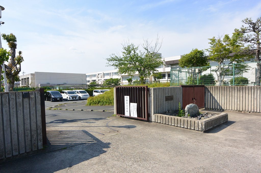小学校　交野市立倉治小学校（小学校）まで703m