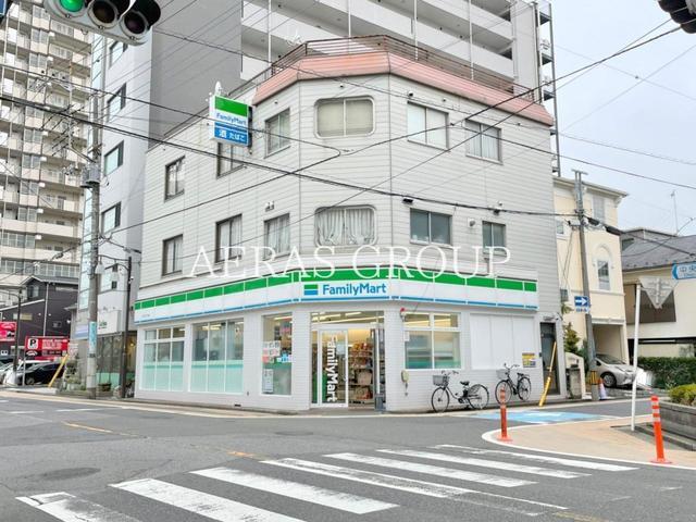 コンビニ　ファミリーマート 上戸田二丁目店（コンビニ）まで121m