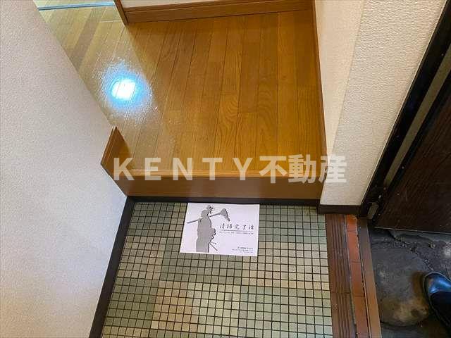玄関　収納もある玄関です