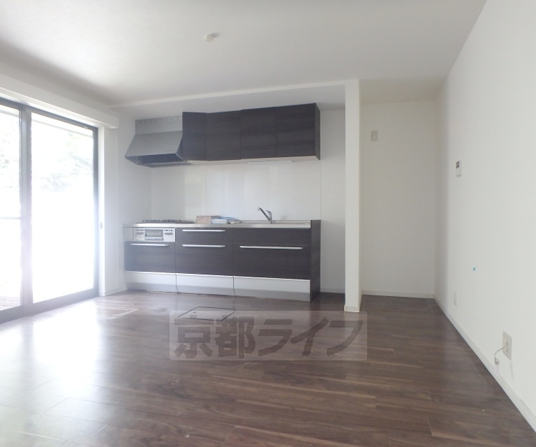 居室・リビング　天窓がある明るい雰囲気のダイニングです。
