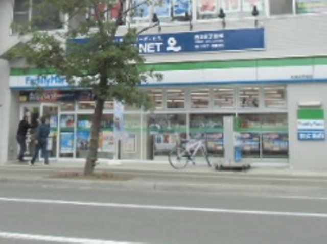 コンビニ　ファミリーマート札幌北6条店（コンビニ）まで177m