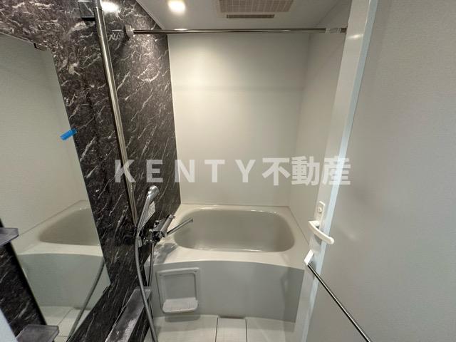バス・シャワールーム　コンパクトで使いやすいお風呂です