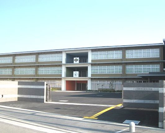 中学校　精華中学校（中学校）まで2562m