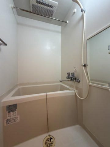 バス・シャワールーム　同タイプ間取りの別部屋写真です。