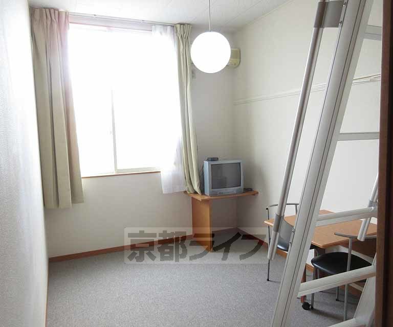 居室・リビング　家具付きの便利なお部屋です！