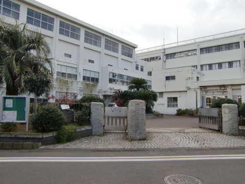 小学校　横浜市立高田東小学校（小学校）まで297m