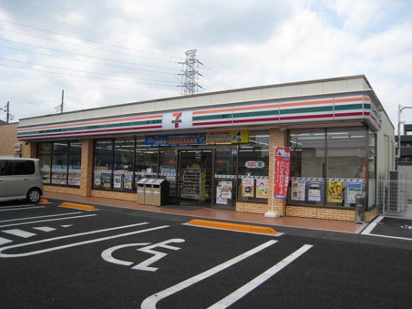 コンビニ　セブンイレブン（コンビニ）まで107m