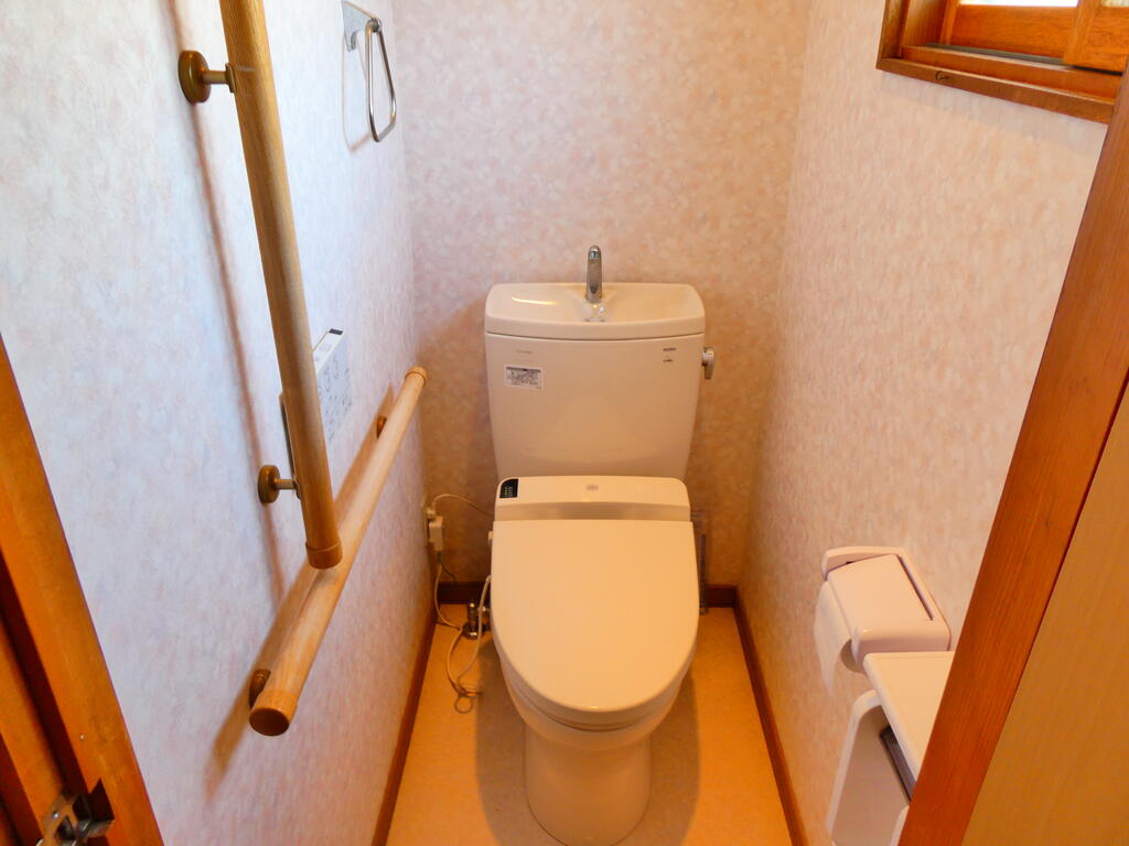 西旭岡町1丁目22番戸建のトイレ写真