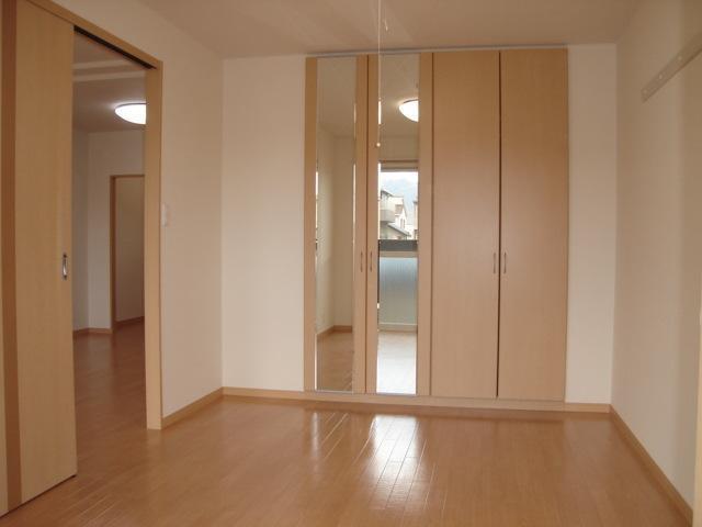 収納　お部屋をすっきりと使えるクローゼット付きの洋室6帖♪