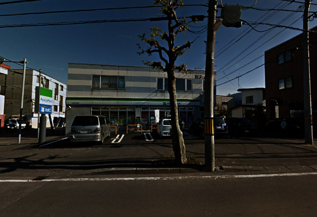 コンビニ　ファミリーマート札幌平岸3条店（コンビニ）まで395m