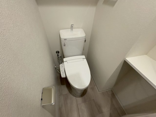 プレサンスNEO上新庄PRIMECRUISのトイレ写真