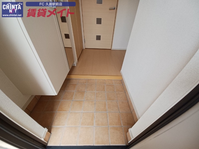 玄関　同型反転参考写真です