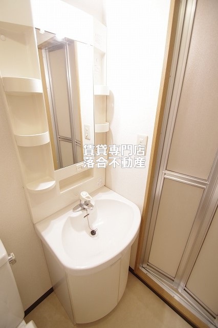 洗面設備　独立洗面化粧台付き