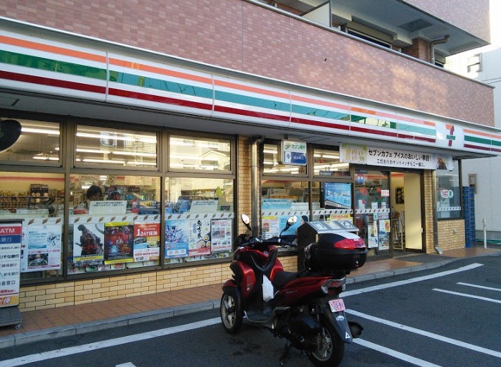 コンビニ　セブンイレブン 鶴見市場東中店（コンビニ）まで121m