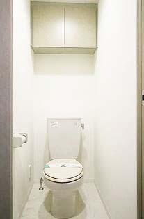 トイレ　★トイレ上部、収納スペースあり★