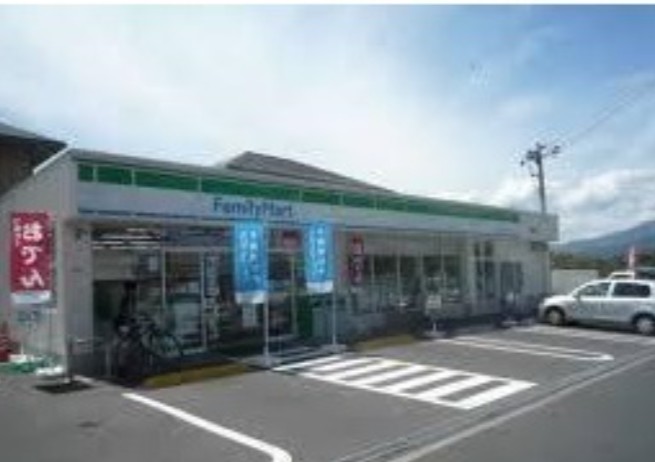 コンビニ　ファミリーマート井口鈴が台店（コンビニ）まで352m