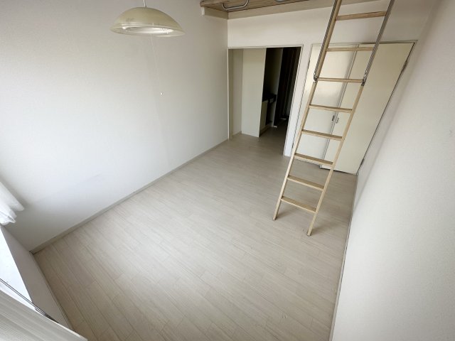 居室・リビング　エアコン・ロフト付きのお部屋です！