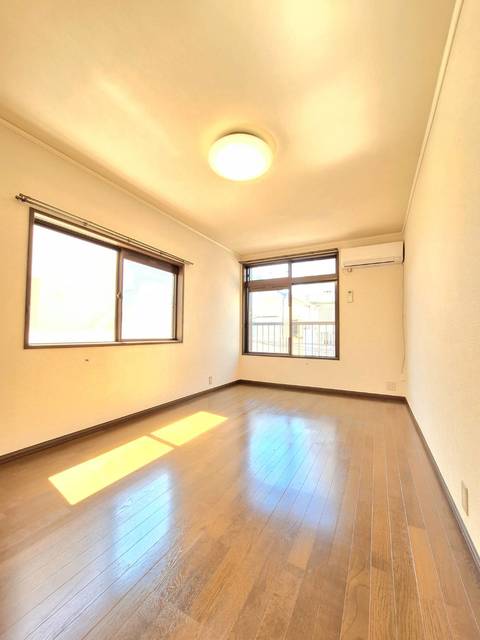 居室・リビング　二面採光の明るいお部屋です