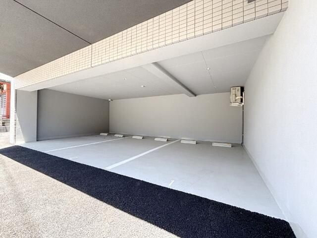 駐車場　駐車場があるので、車を買う予定の方も安心です