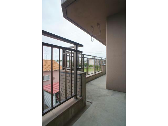 バルコニー　広いバルコニーで洗濯物がたくさん干せます