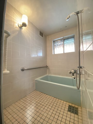 バス・シャワールーム　シャワーもついています
