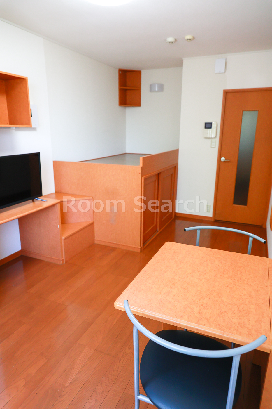 居室・リビング　テレビ、机折り畳み式、ベット下収納