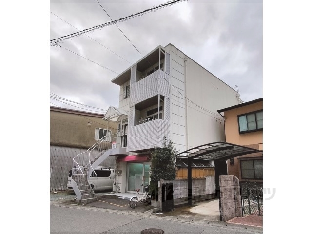 京都市西京区川島東代町のマンションの建物外観