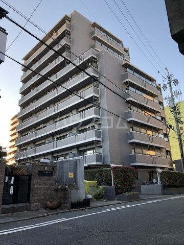 名古屋市千種区丘上町のマンションの建物外観