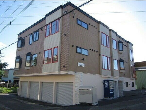 札幌市白石区北郷一条のアパートの建物外観