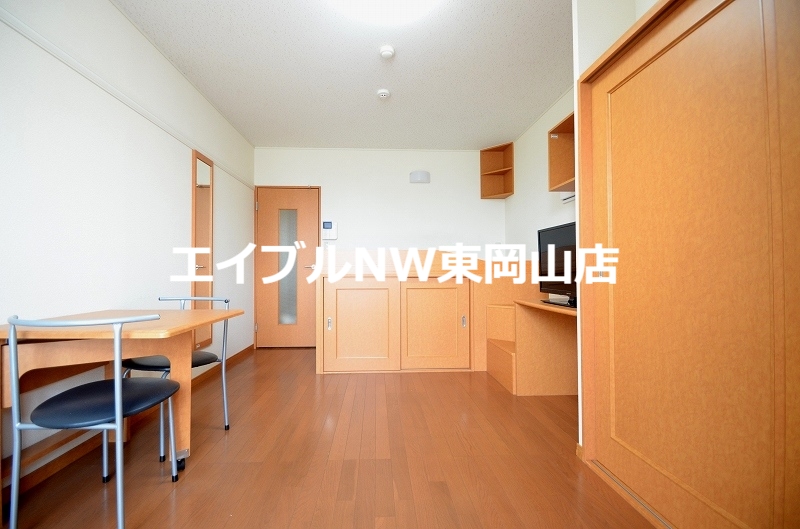 居室・リビング　備品や設備仕様は号室等により異なります現地をご確認ください。