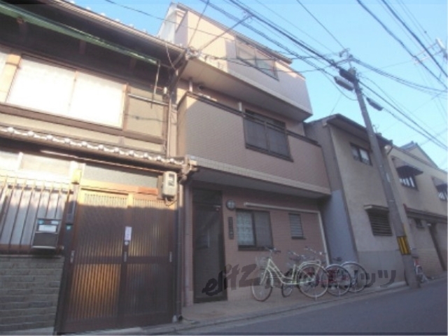 京都市東山区正面町のマンションの建物外観