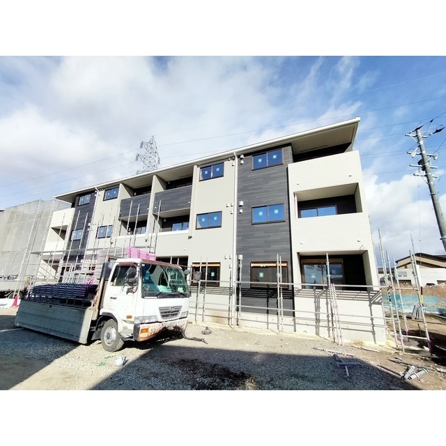 【コンフォーティア茅野本町西　Ｂ棟の建物外観】